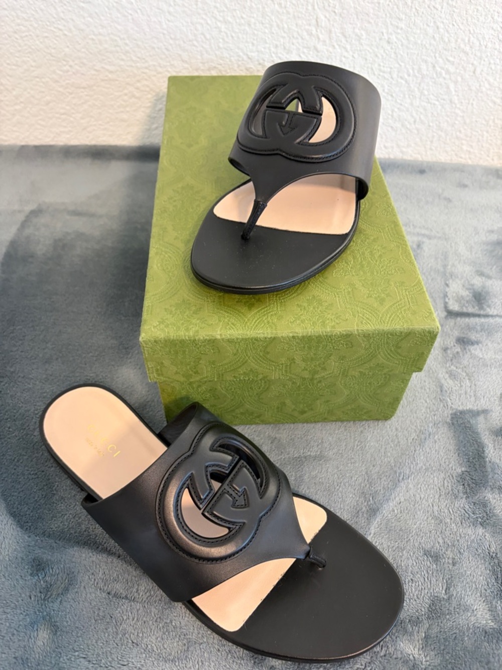 Gucci Black Leather Thong Slide Sandals with Beige Insole - Picture 9 of 9